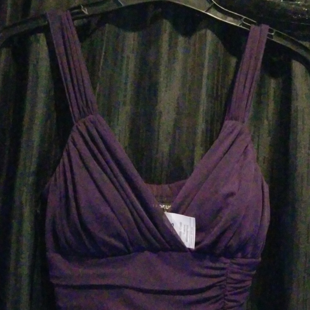 Classic, Elegant full length runway ready gown! - Picture 3 of 9
